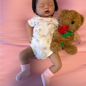 FULL DRINK AND WET SILICONE DOLL VERY FLEXIBLE.